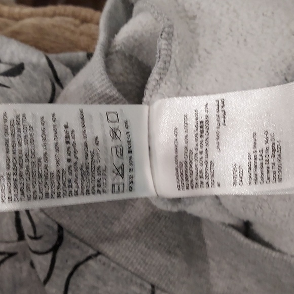 Disney Gray with Black Outlined Micky Mouses Red Embroidered Mickey Size Small - Picture 10 of 12